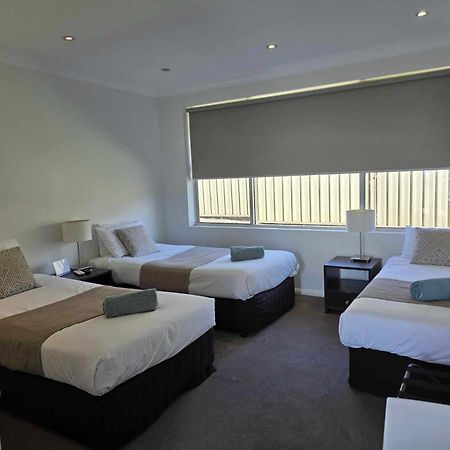 Merivale Motel Tumut Bagian luar foto