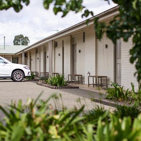 Merivale Motel Tumut Bagian luar foto