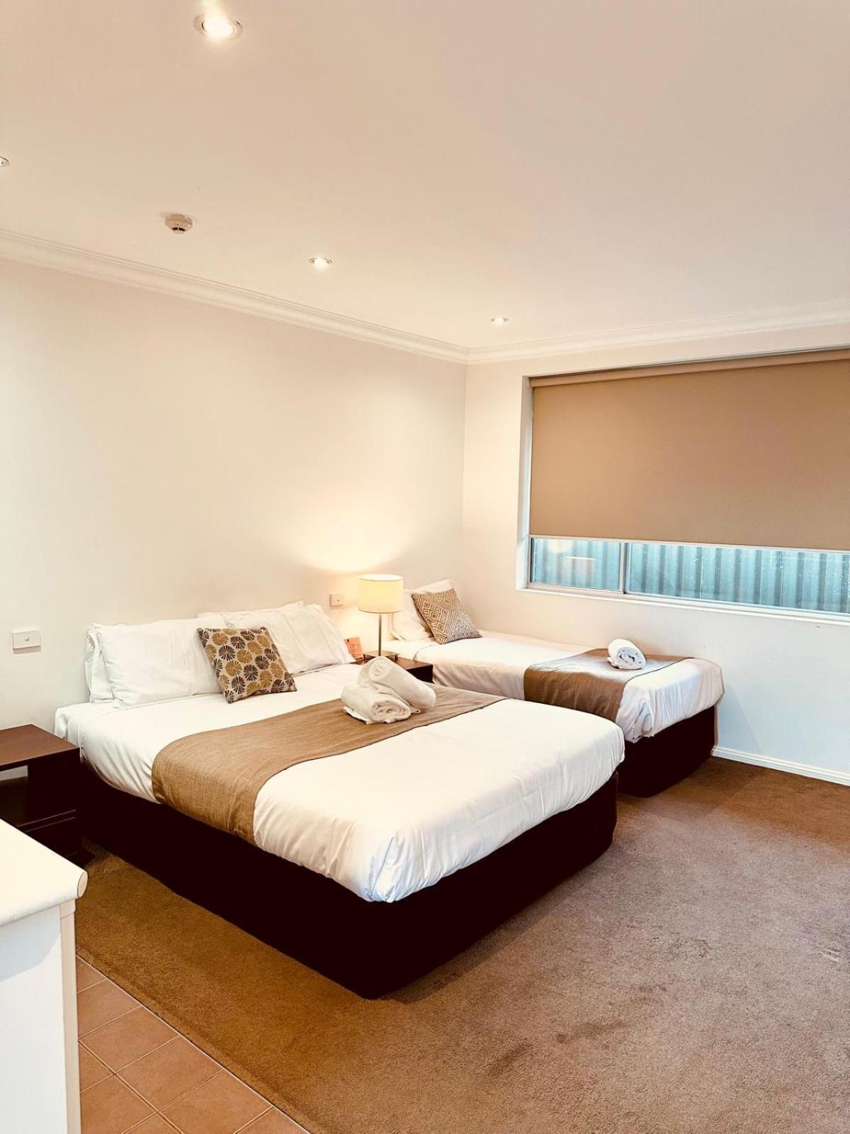 Merivale Motel Tumut Bagian luar foto