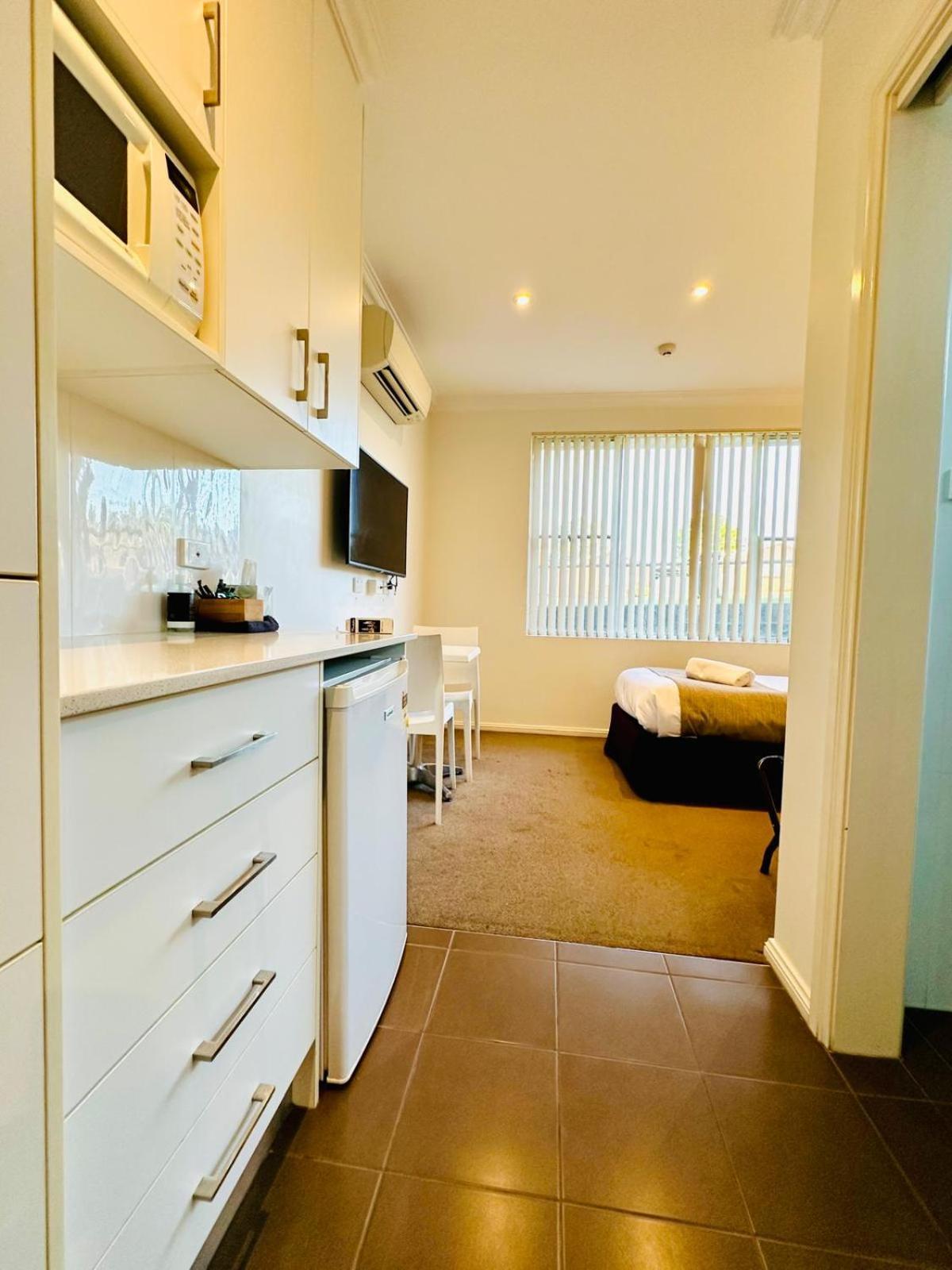 Merivale Motel Tumut Bagian luar foto