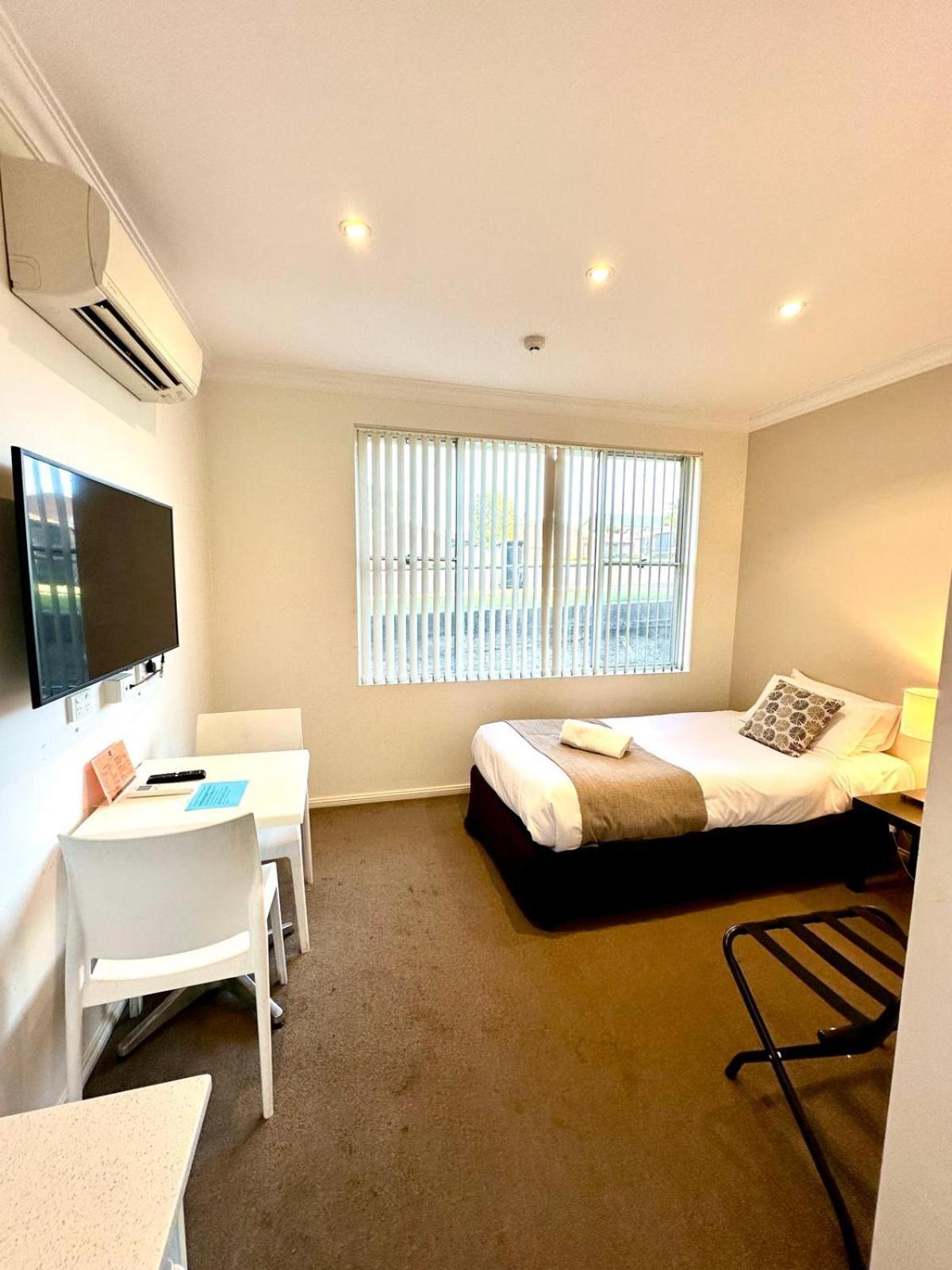 Merivale Motel Tumut Bagian luar foto