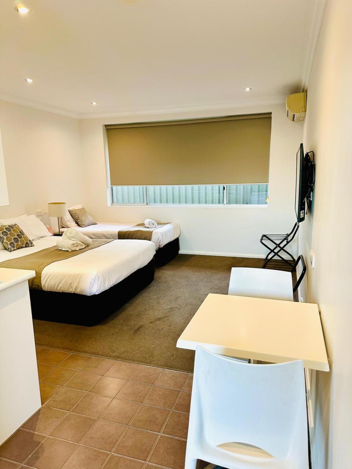 Merivale Motel Tumut Bagian luar foto