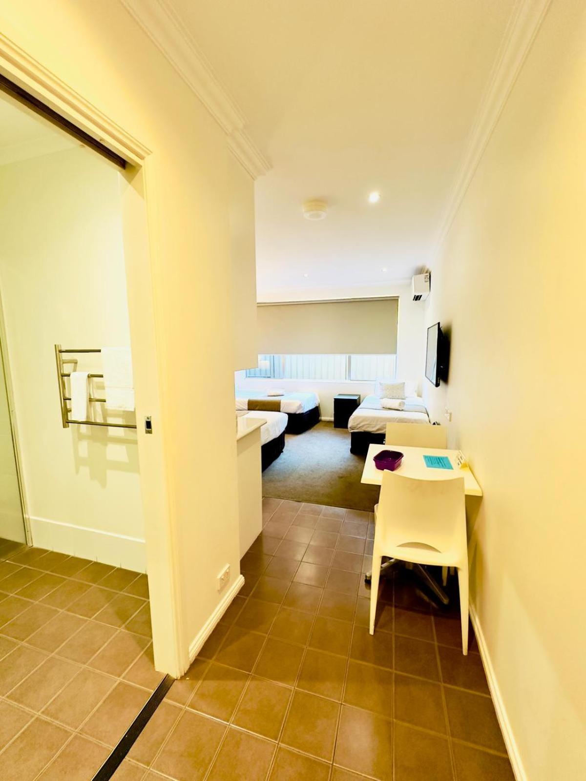 Merivale Motel Tumut Bagian luar foto
